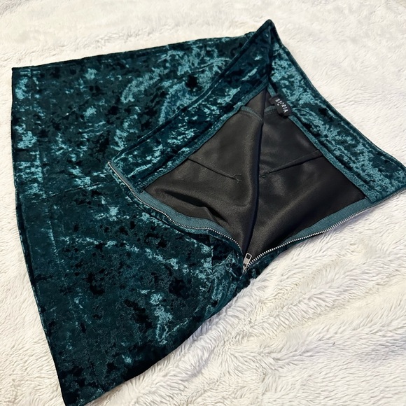 Emerald Green Faux Suede Skirt - Picture 5 of 5